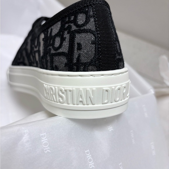 Walk'n'Dior Sneaker
Black Dior Oblique Embroidered Mesh - Picture 7 of 9